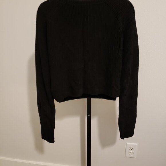 (EUC) WHBM Long Sleeve Crop Pullover Black (Size: Large) - Picture 3 of 8